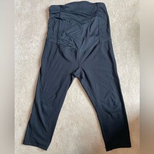 Isabel maternity capri leggings (XL)